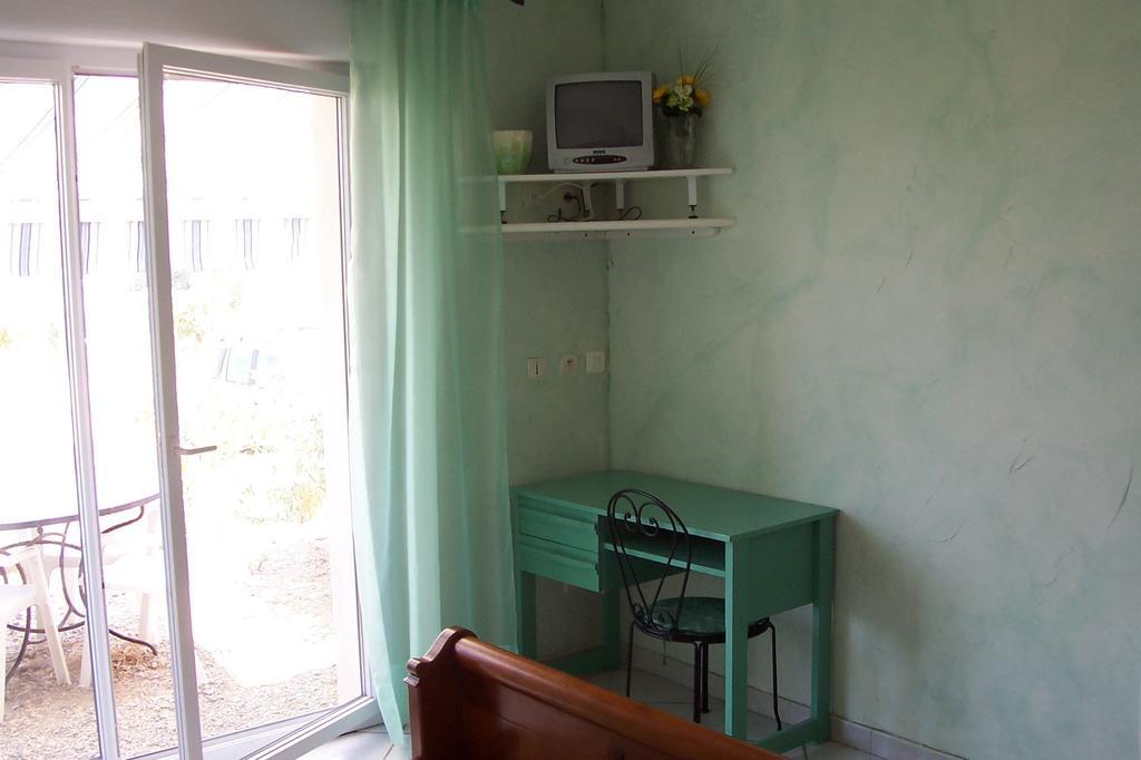 Le Fenouillet D'hotes Proche Des Grands Buffets Bed & Breakfast